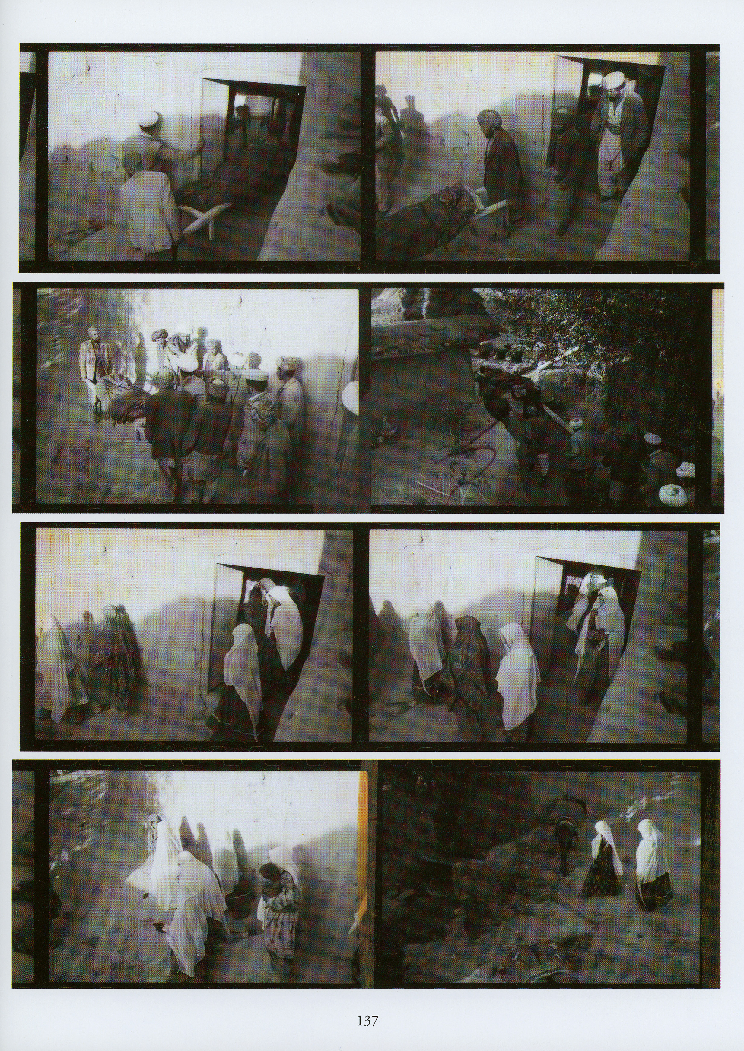 The Photographer: Into War-torn Afghanistan with Doctors Without Borders (2009) issue 1 - Page 153